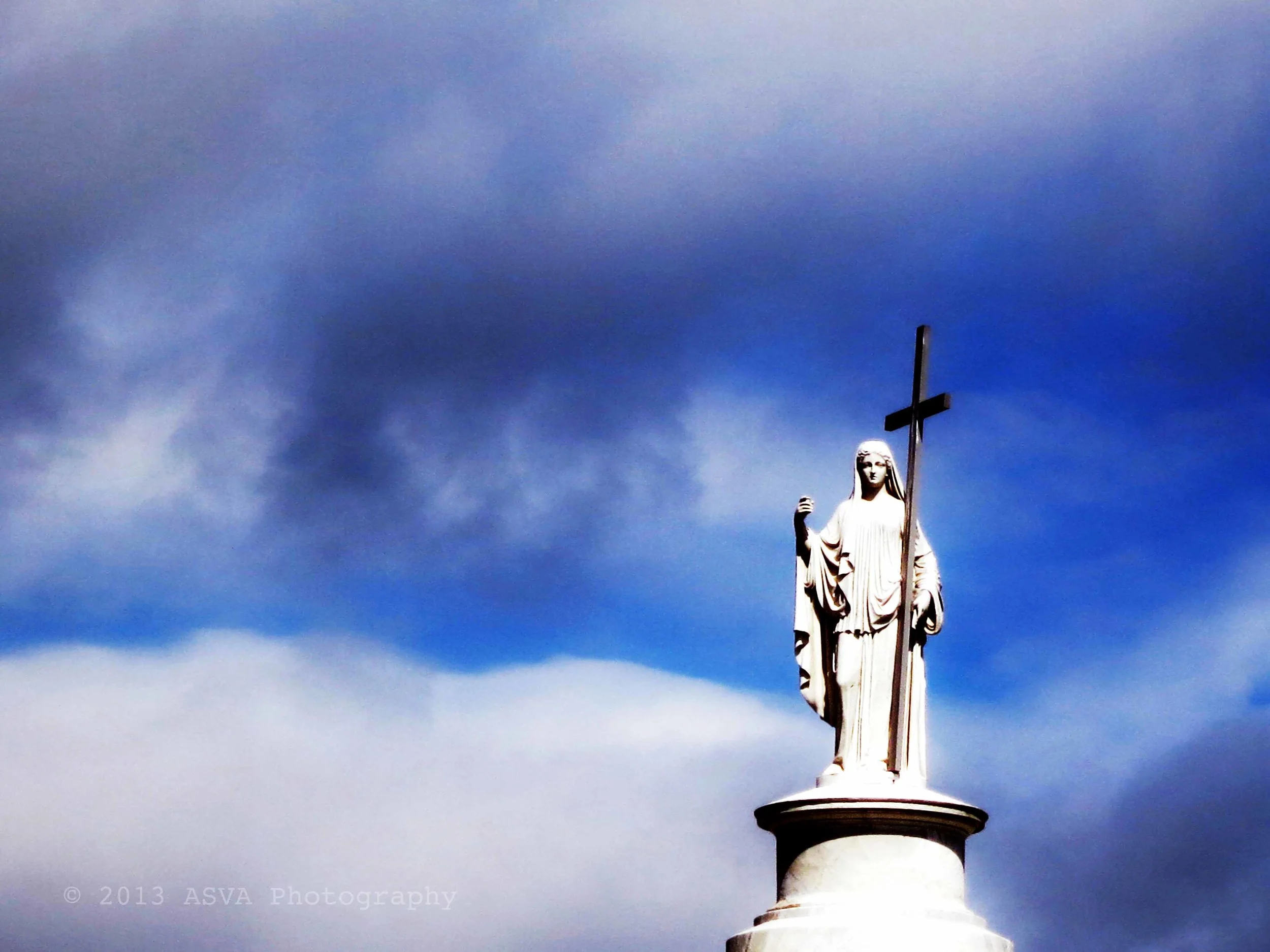 Angel-shaped cloud